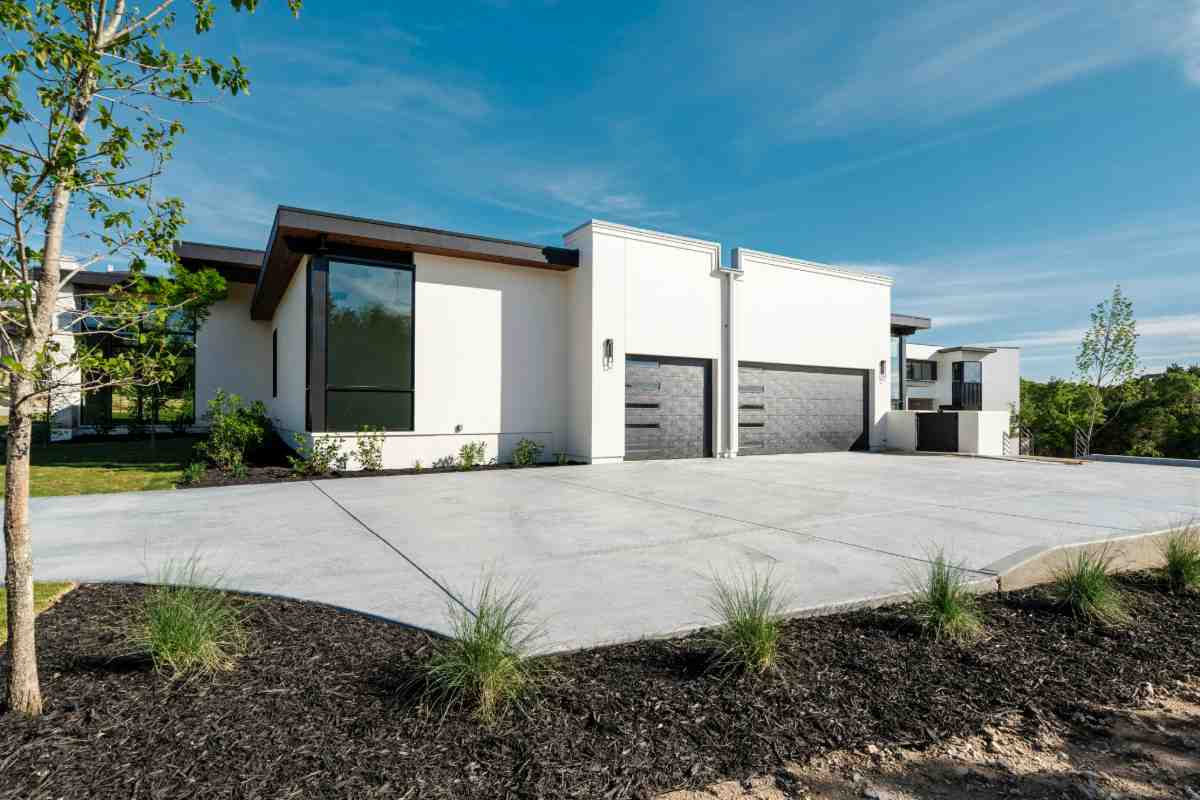 best dog fence for large yards